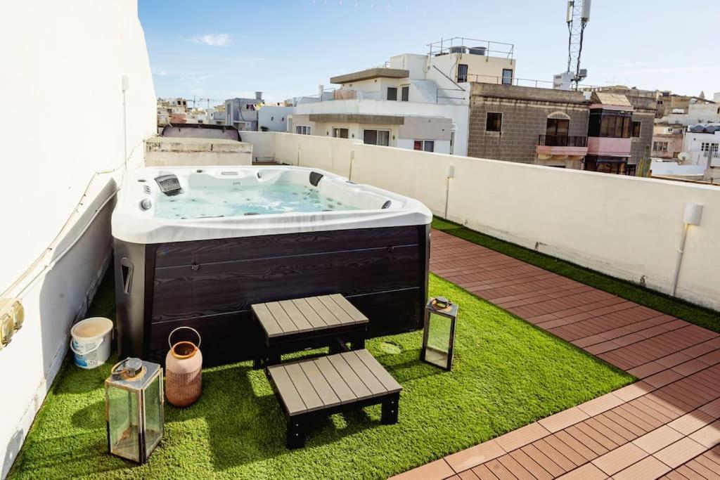 Luxury Designer Penthouse With Private Jacuzzi Apartment Sliema Exterior foto